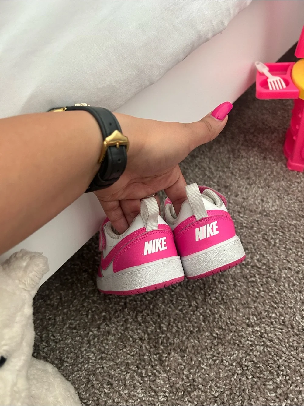 Nike toddler  White & Hot Pink Low-Top Sneakers with Strap